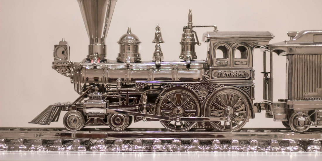 Metal Mechanical Train Model – Perfect Gift and Stress Reliever for Adults